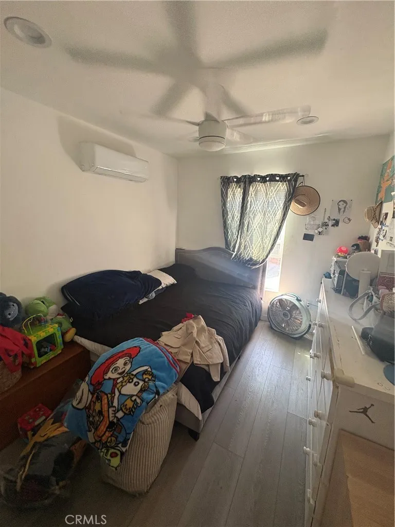 1266 E E 50th street Los Angeles, CA 90011