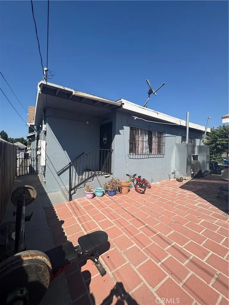 1266 E E 50th street Los Angeles, CA 90011