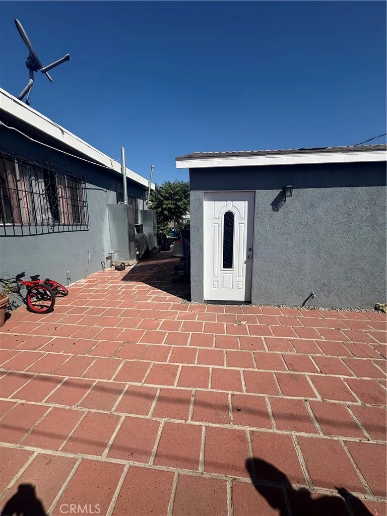 1266 E E 50th street Los Angeles, CA 90011