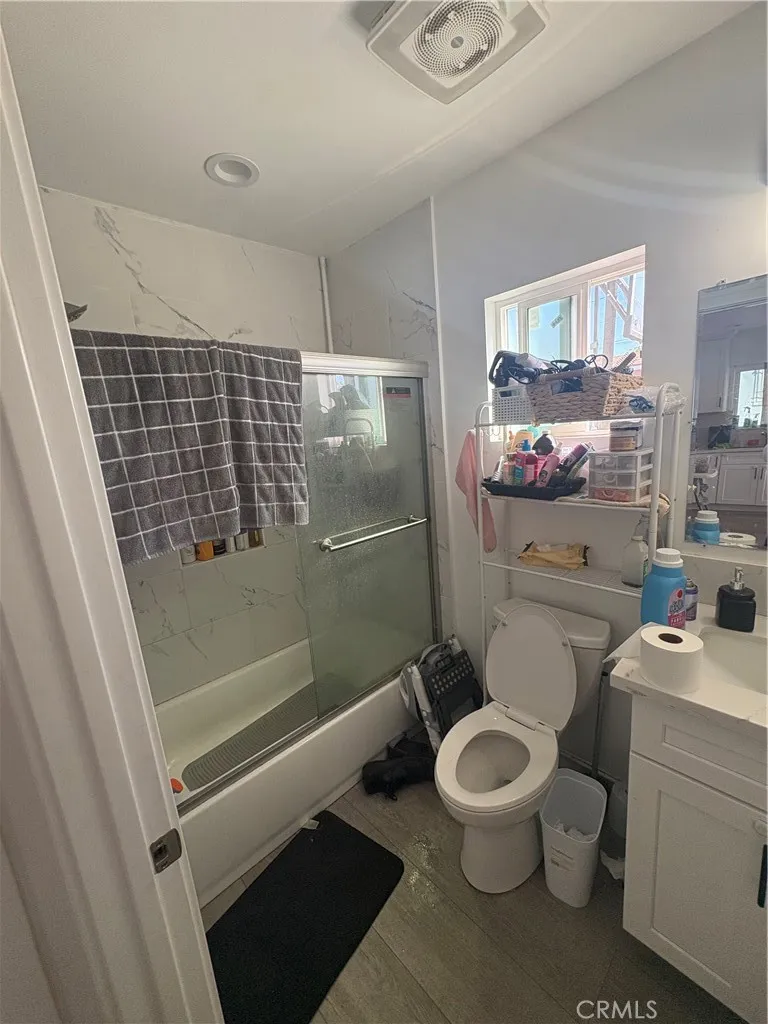 1266 E E 50th street Los Angeles, CA 90011