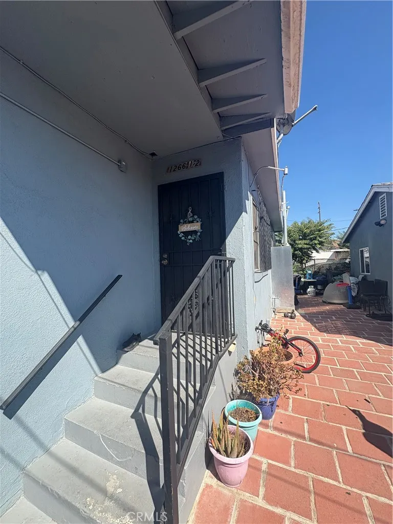 1266 E E 50th street Los Angeles, CA 90011