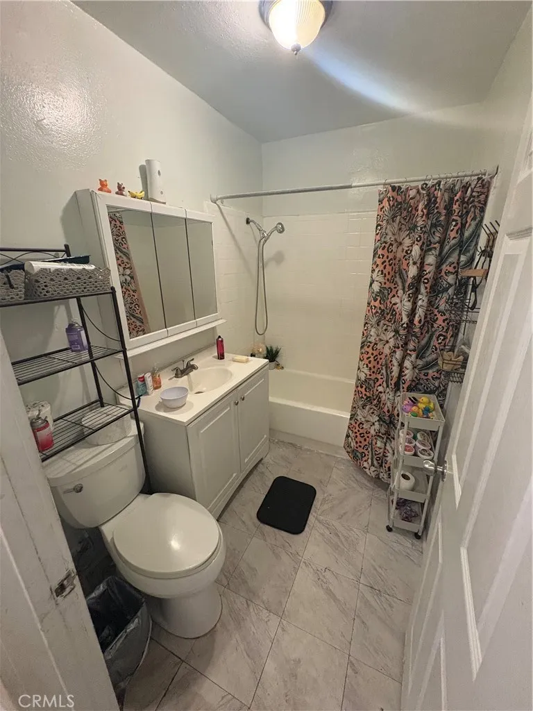 1266 E E 50th street Los Angeles, CA 90011