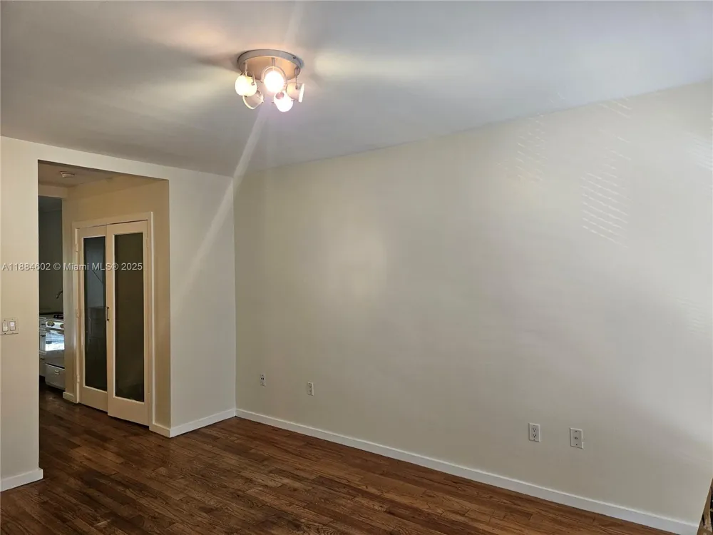 745 13th St #16 Miami Beach, FL 33139