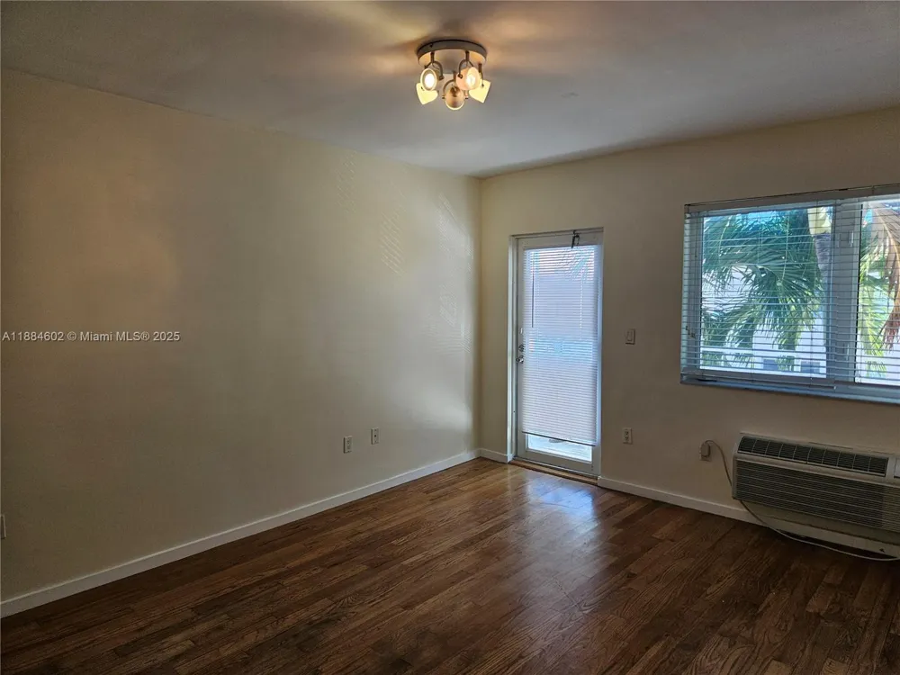 745 13th St #16 Miami Beach, FL 33139
