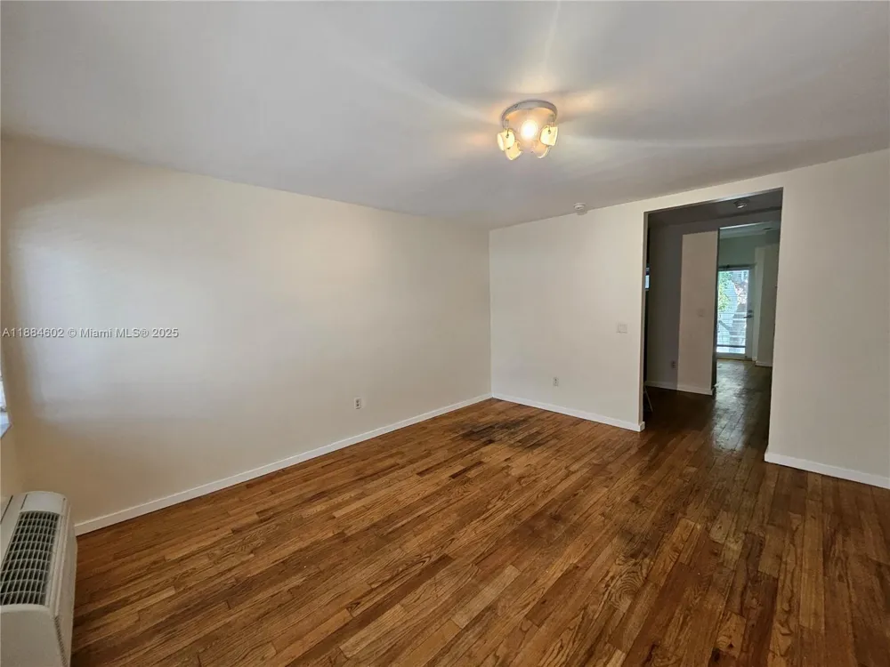 745 13th St #16 Miami Beach, FL 33139