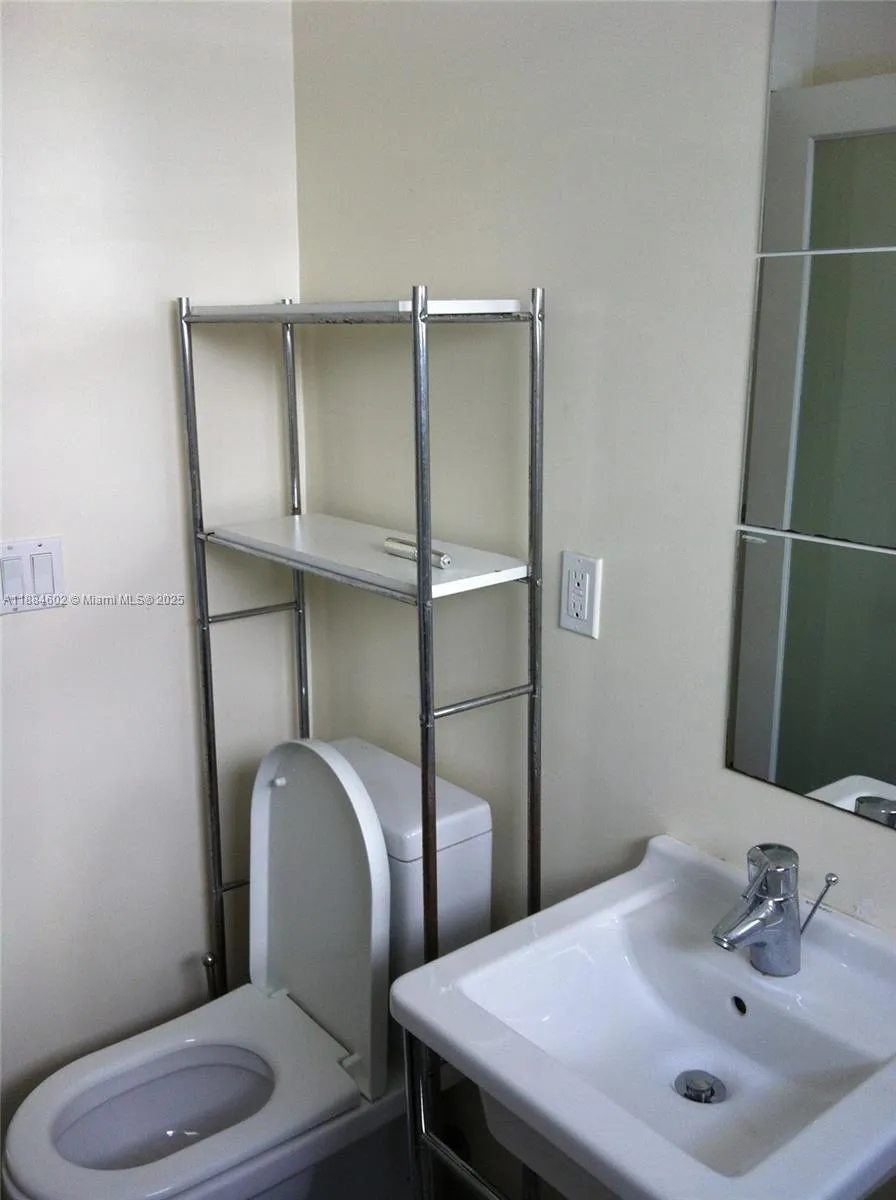 745 13th St #16 Miami Beach, FL 33139