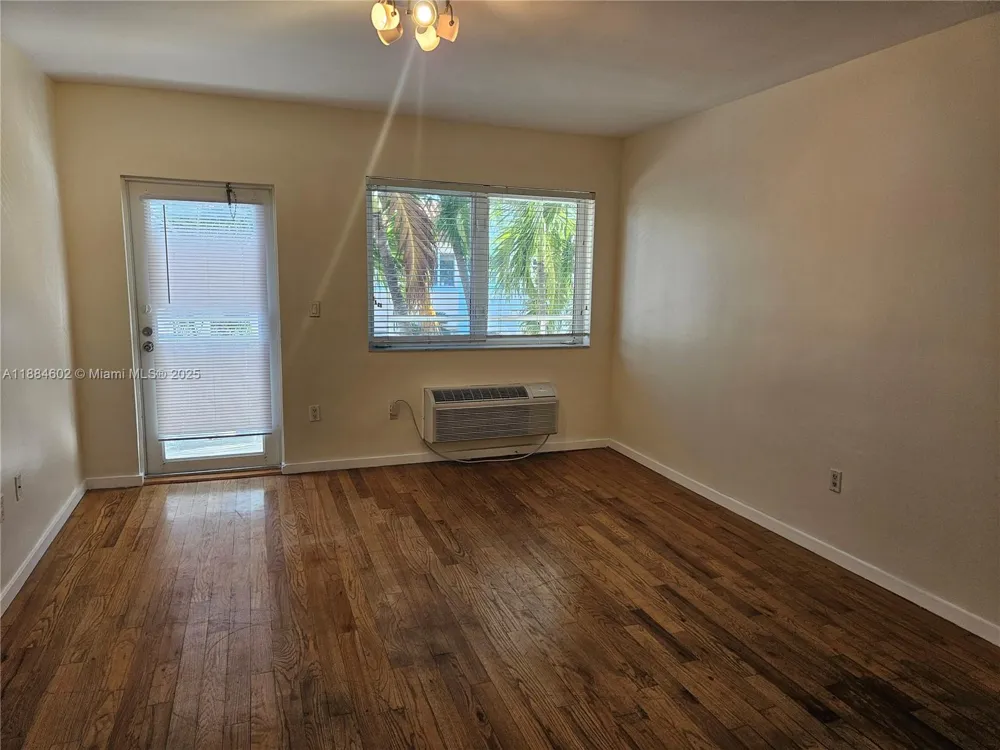 745 13th St #16 Miami Beach, FL 33139