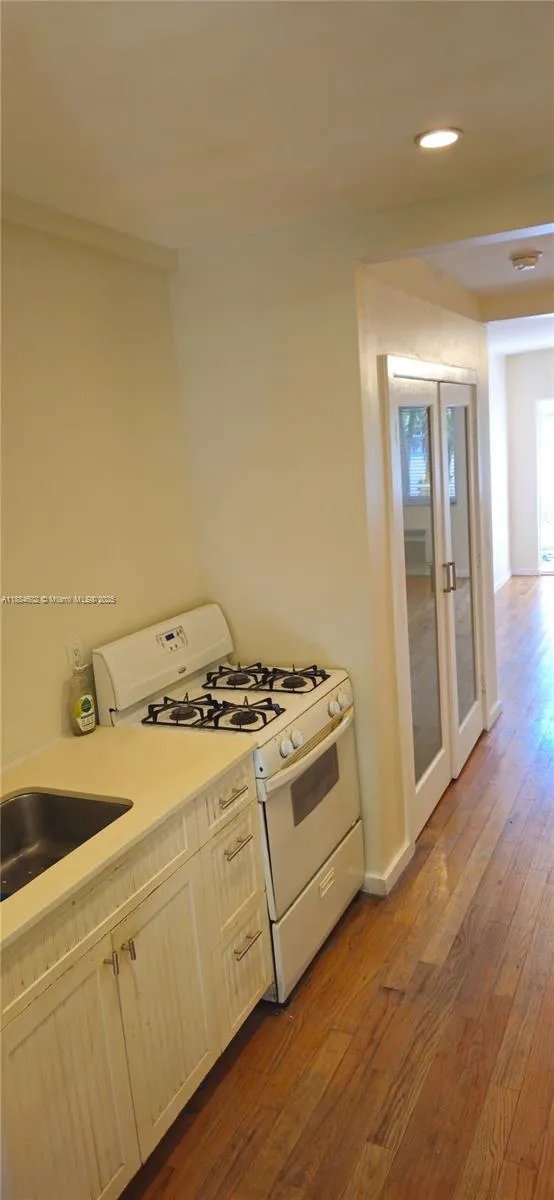 745 13th St #16 Miami Beach, FL 33139