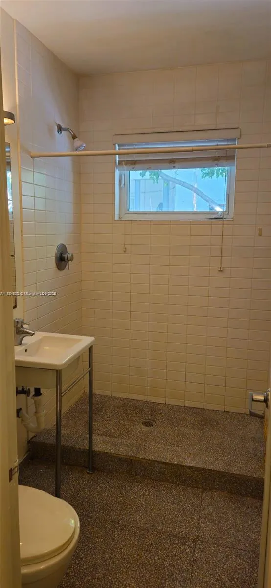745 13th St #16 Miami Beach, FL 33139