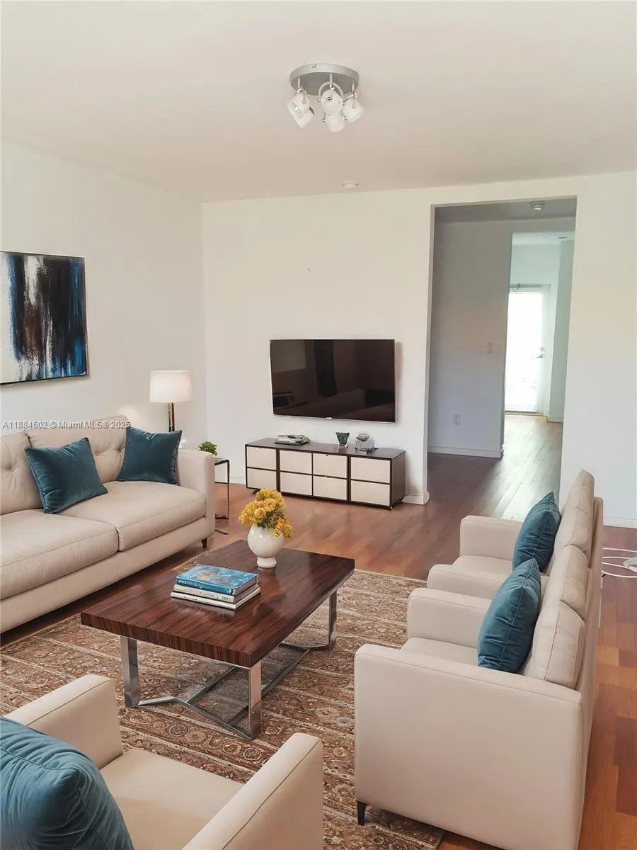 745 13th St #16 Miami Beach, FL 33139