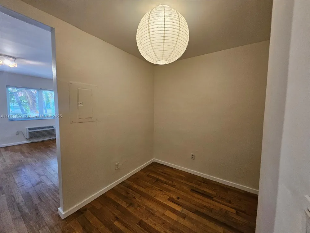 745 13th St #16 Miami Beach, FL 33139