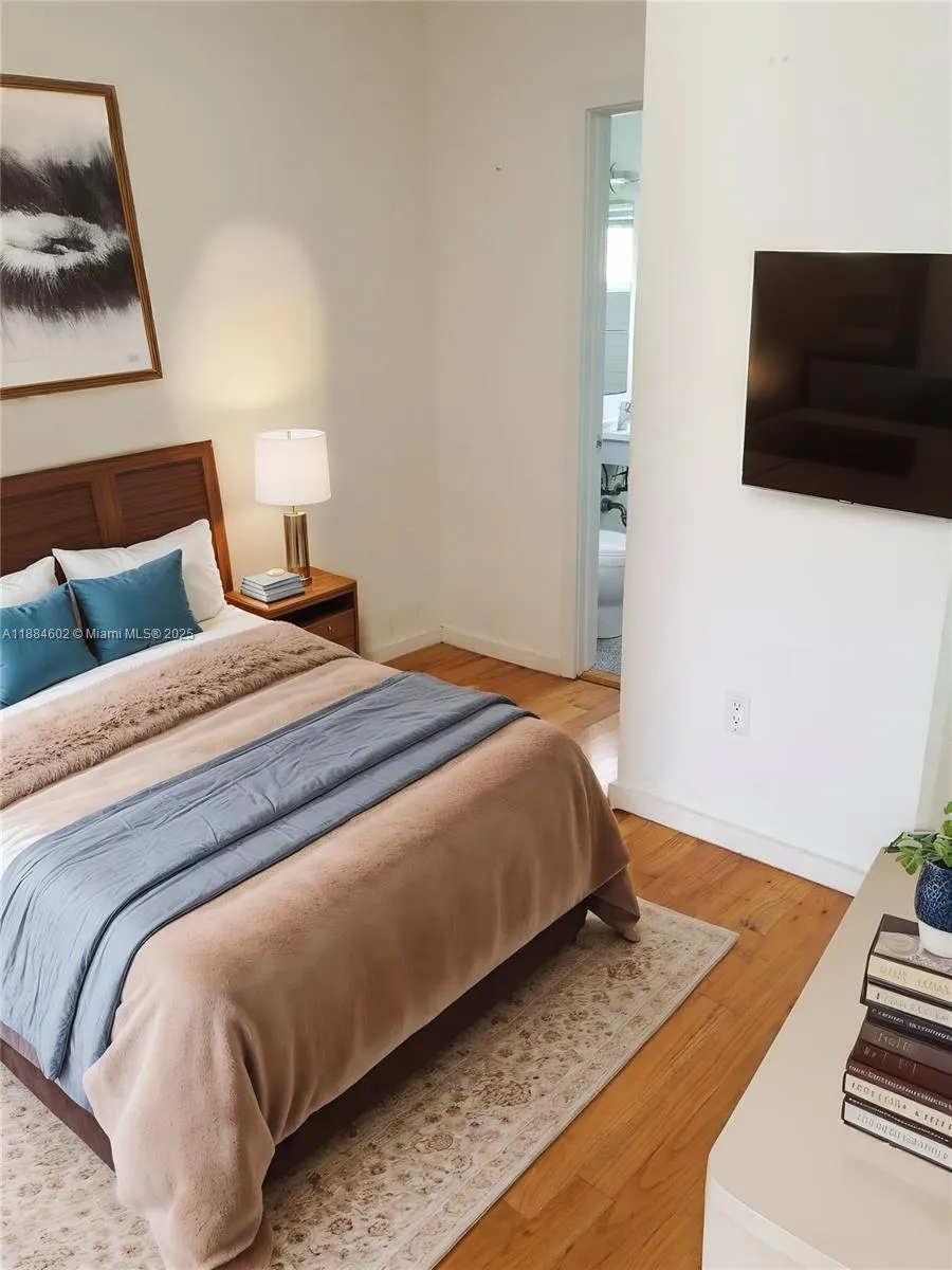 745 13th St #16 Miami Beach, FL 33139