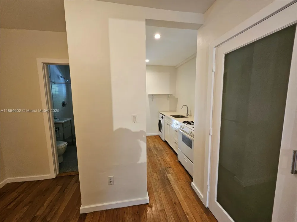 745 13th St #16 Miami Beach, FL 33139