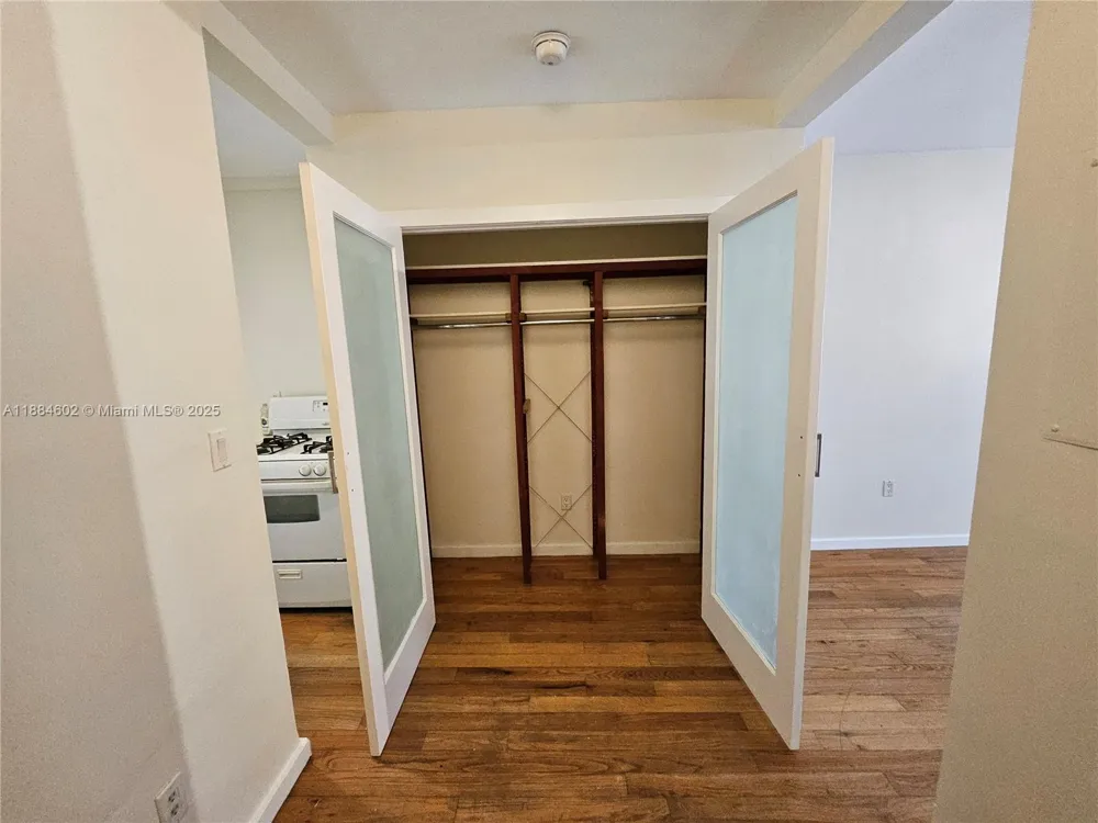 745 13th St #16 Miami Beach, FL 33139