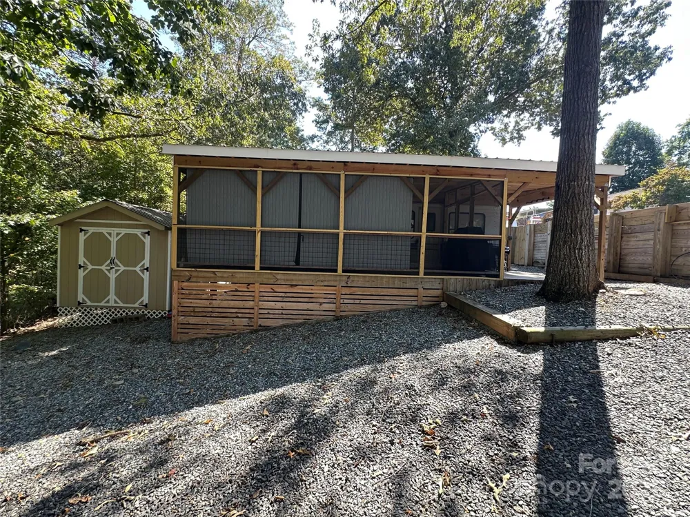 110 Meadowview Circle New London, NC 28127