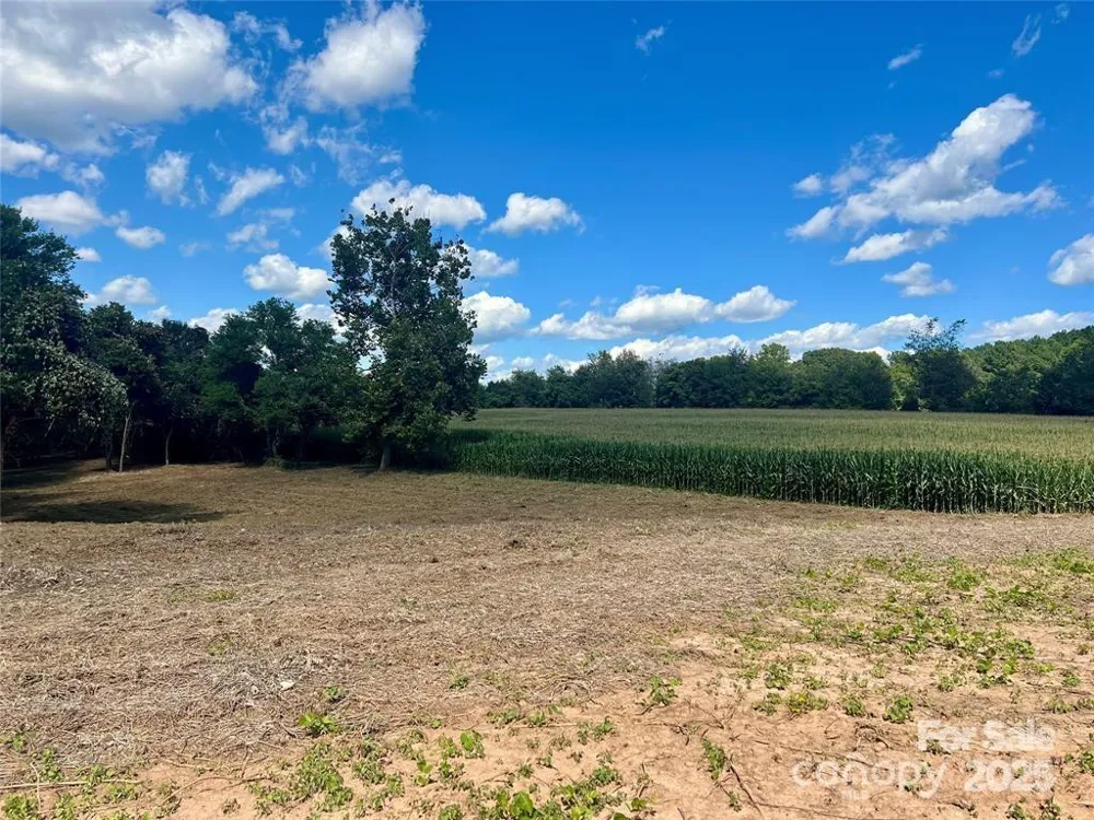 2095 Hatties Way #3 Hamptonville, NC 27020