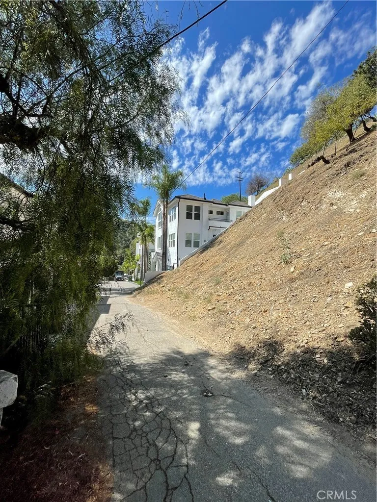 3649 Potosi Ave Studio City, CA 91604