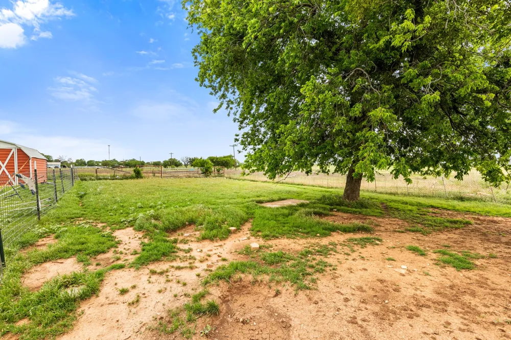 729 Twin Bends Road Crawford, TX 76638