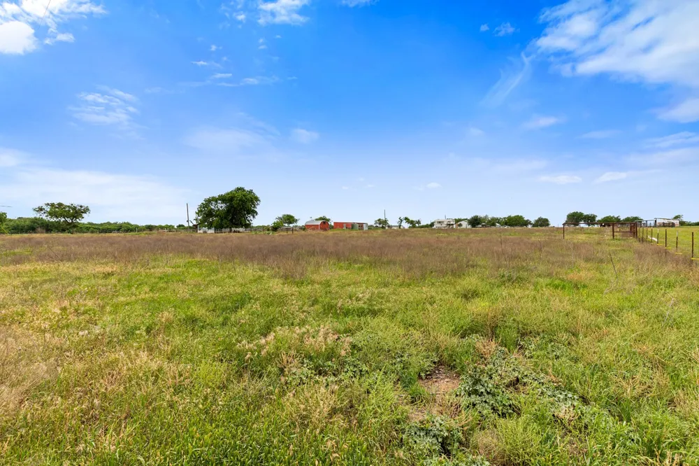 729 Twin Bends Road Crawford, TX 76638