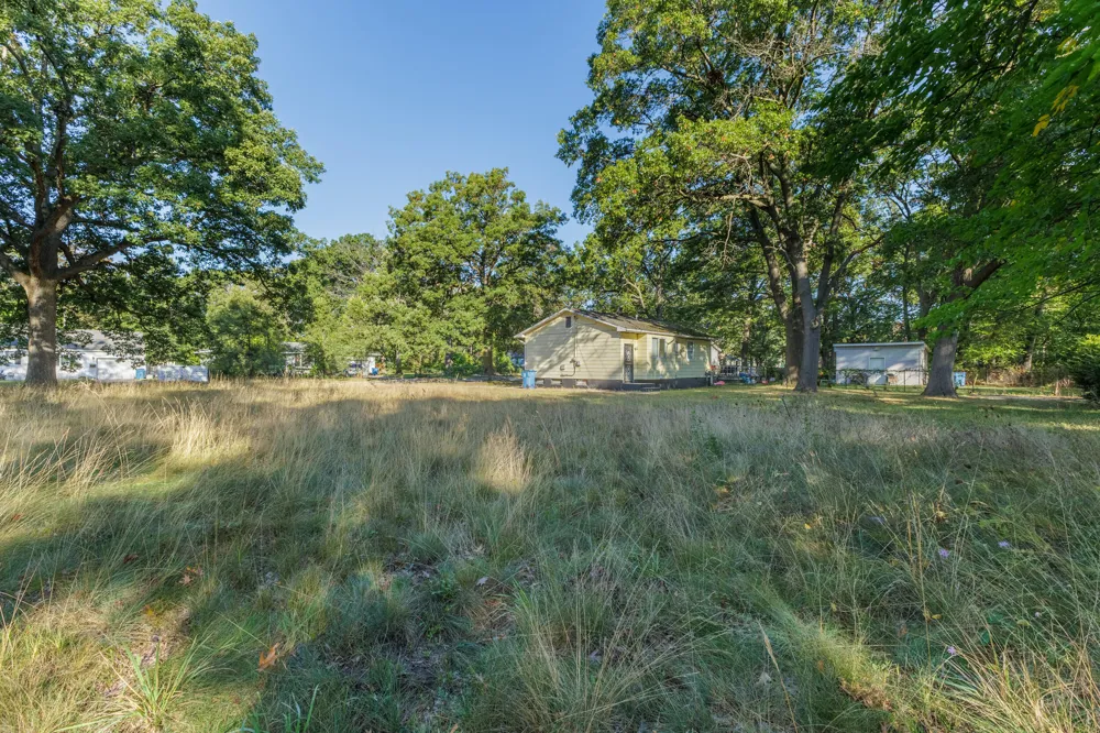 2132 Manz Street Muskegon, MI 49444