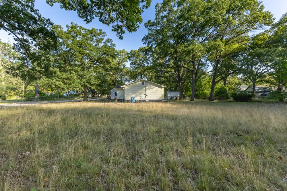 2132 Manz Street Muskegon, MI 49444