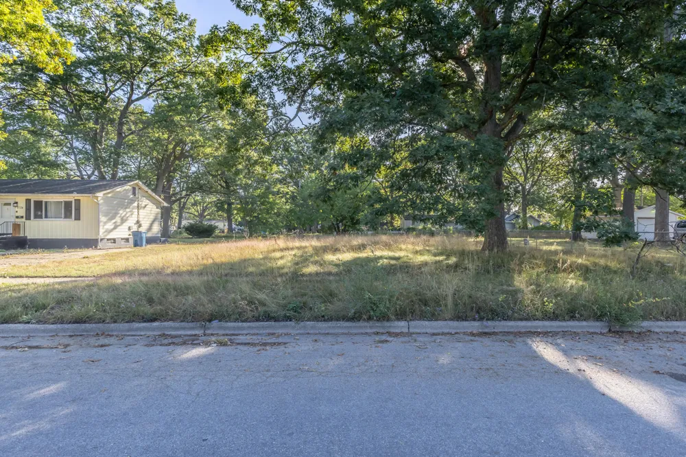 2132 Manz Street Muskegon, MI 49444