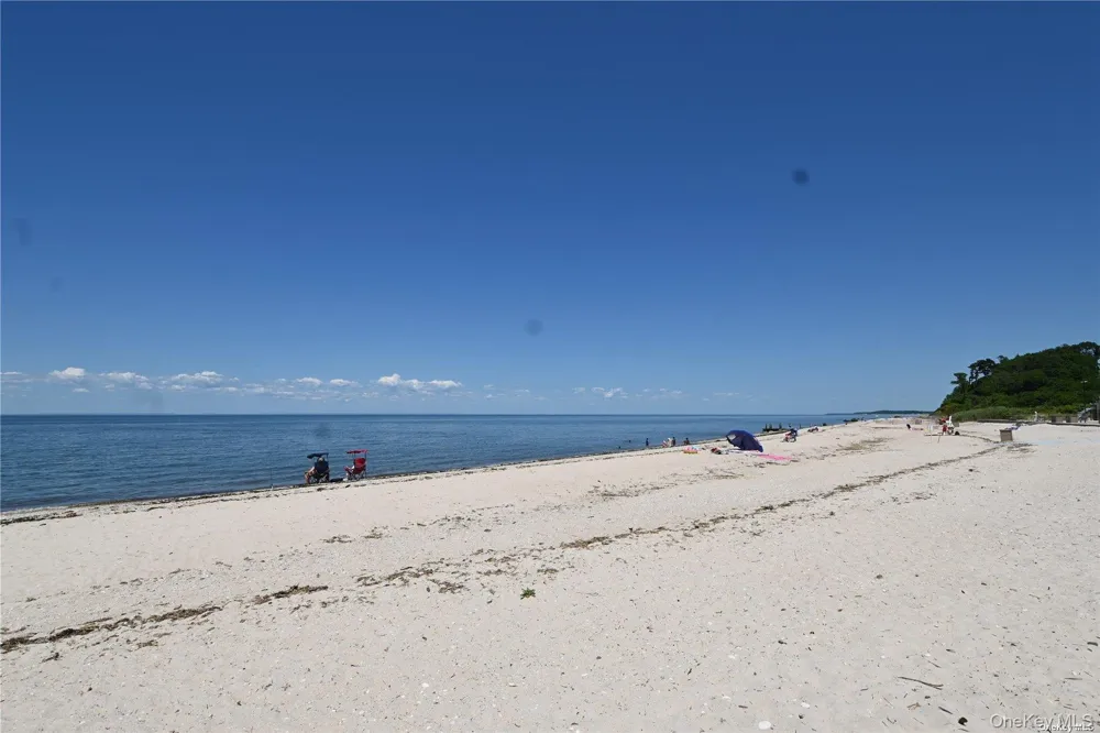 43 Smugglers Path Jamesport, NY 11947