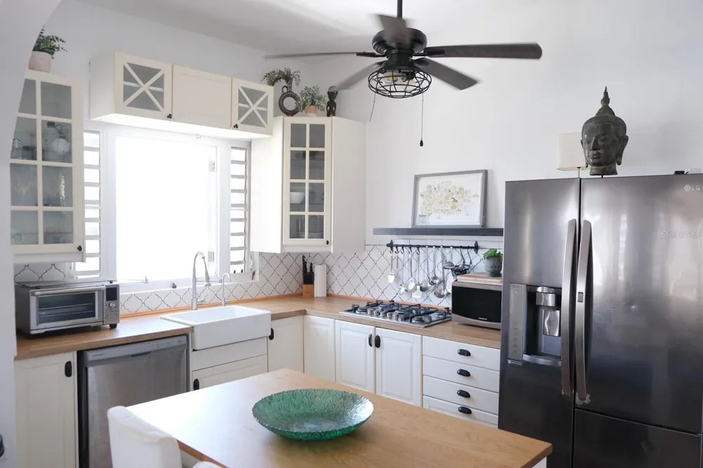 200 SOL ST. #PH-D1 Old San Juan, PR 00901