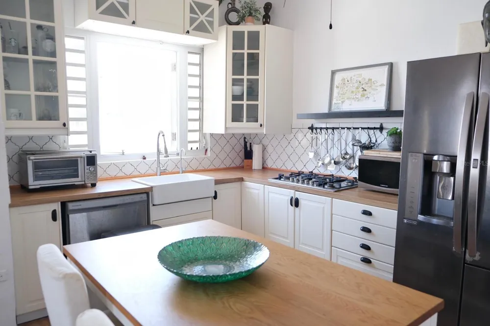 200 SOL ST. #PH-D1 Old San Juan, PR 00901