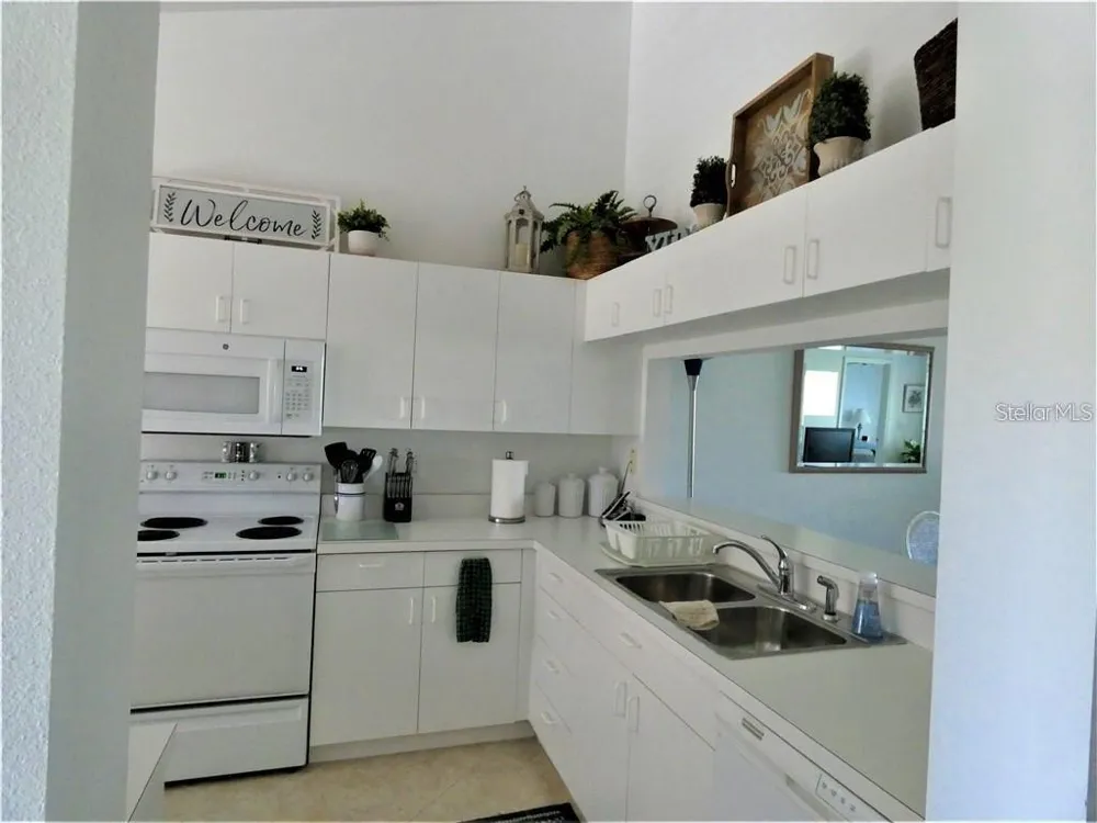 8735 OLDE HICKORY AVENUE #8302 Sarasota, FL 34238