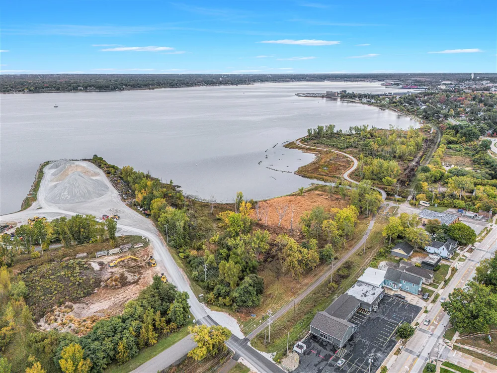 1794 Lakeshore Drive Muskegon, MI 49441