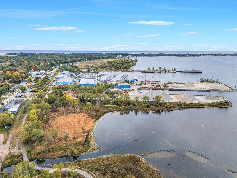 1794 Lakeshore Drive Muskegon, MI 49441