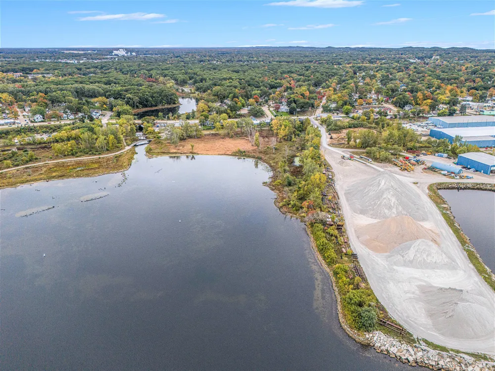 1794 Lakeshore Drive Muskegon, MI 49441