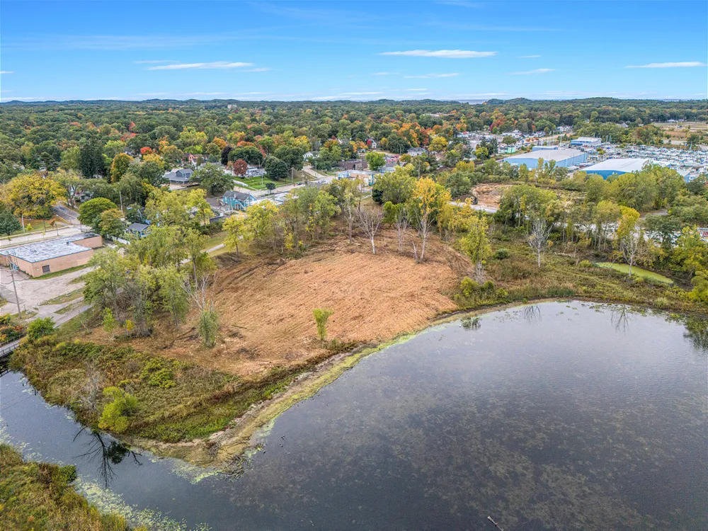 1794 Lakeshore Drive Muskegon, MI 49441