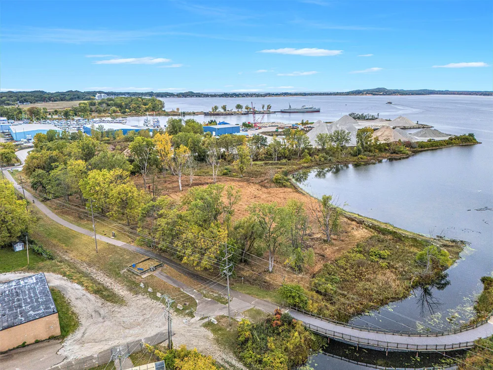 1794 Lakeshore Drive Muskegon, MI 49441
