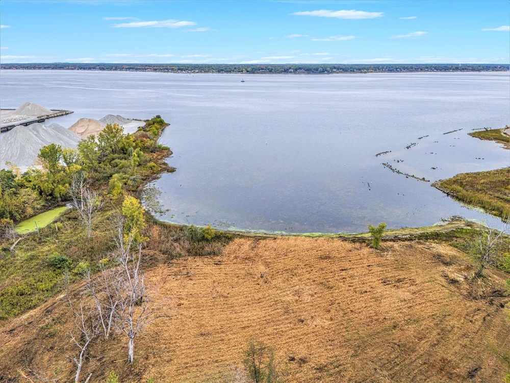1794 Lakeshore Drive Muskegon, MI 49441