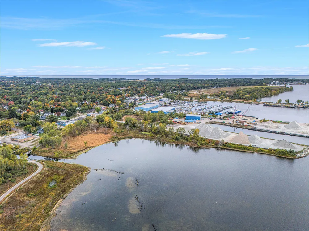 1794 Lakeshore Drive Muskegon, MI 49441