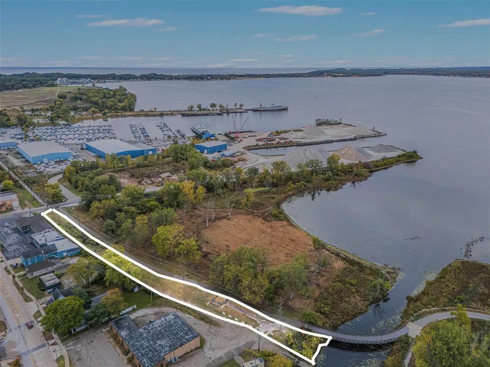 1794 Lakeshore Drive Muskegon, MI 49441