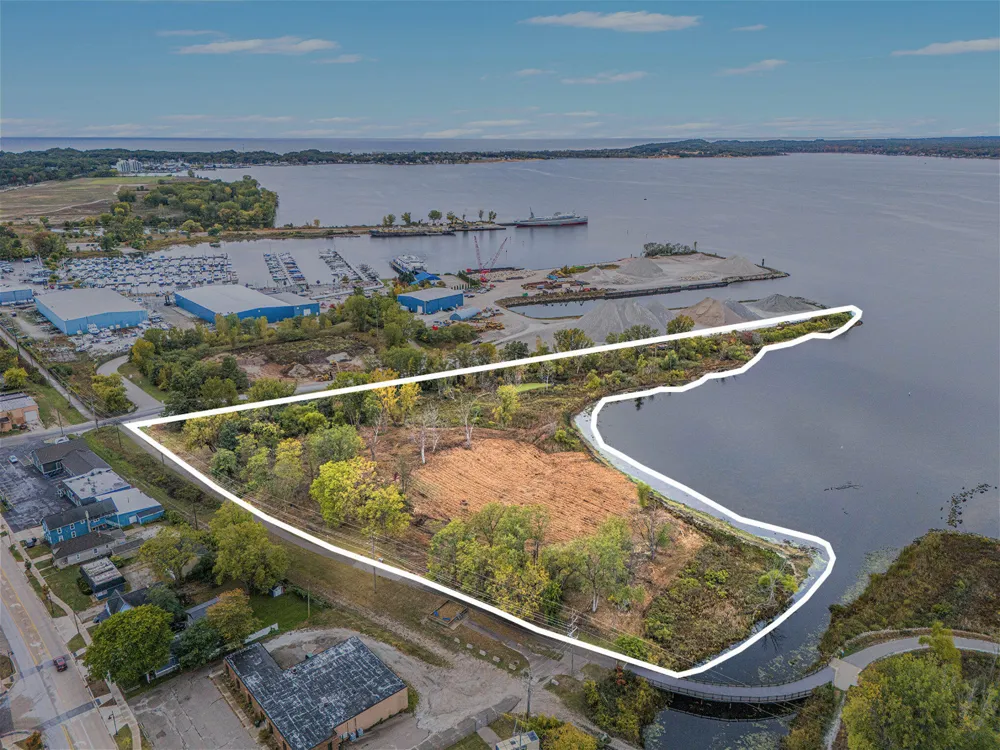 1794 Lakeshore Drive Muskegon, MI 49441