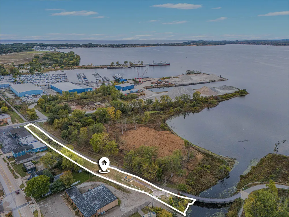 1794 Lakeshore Drive Muskegon, MI 49441
