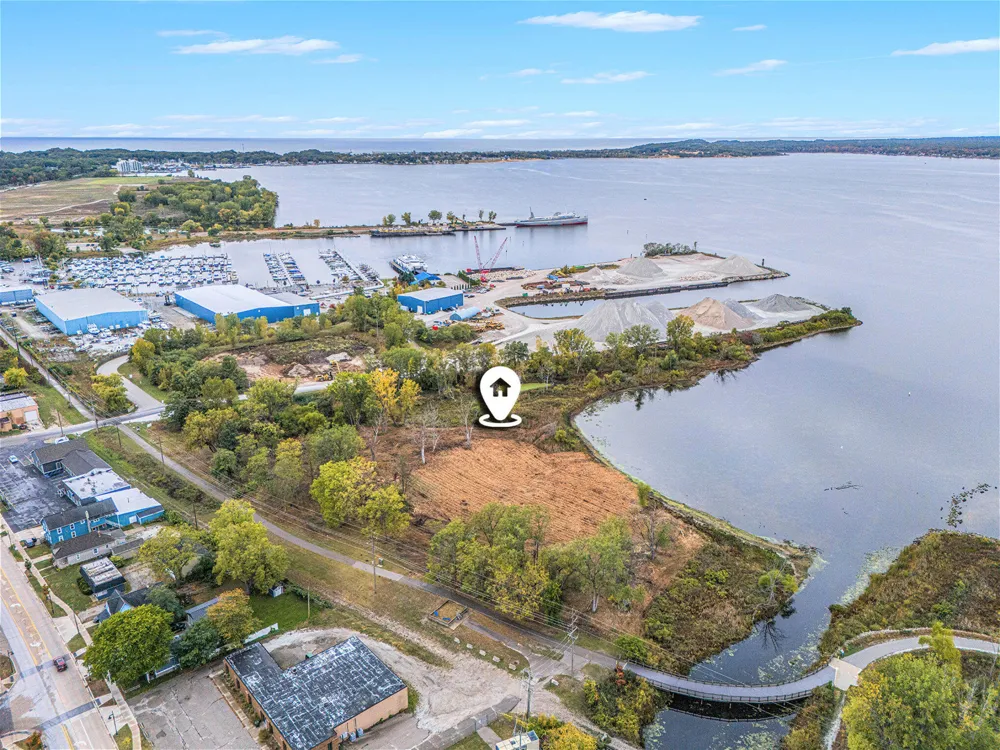 1794 Lakeshore Drive Muskegon, MI 49441