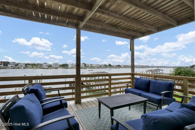 9 W Atlanta Street Wrightsville Beach, NC 28480