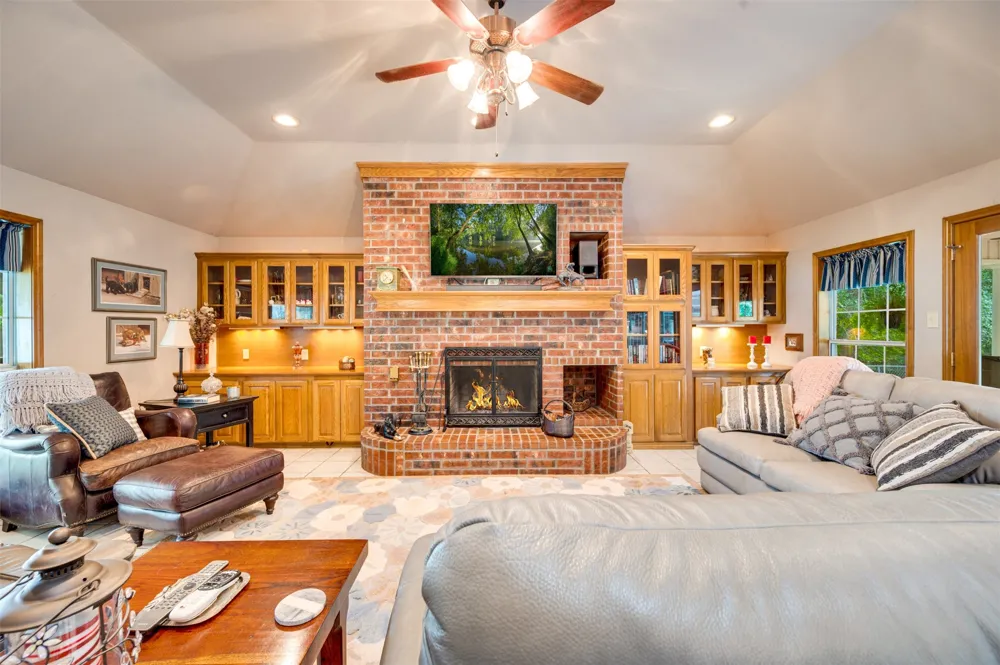 3269 An County Road 153 Palestine, TX 75801