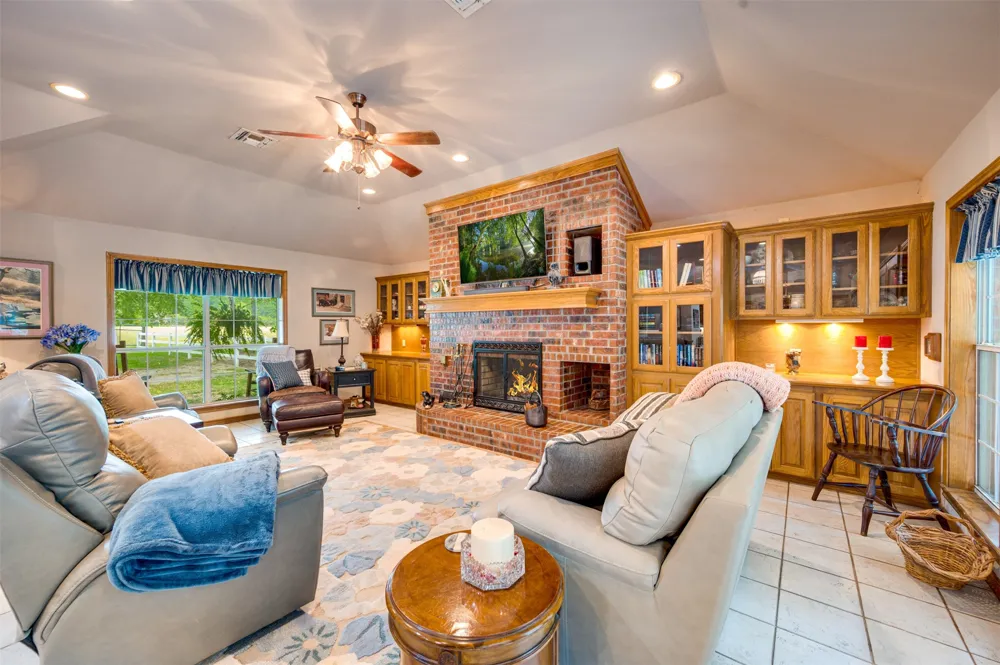 3269 An County Road 153 Palestine, TX 75801
