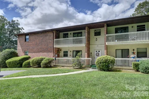 103 Oakwood Place #3
