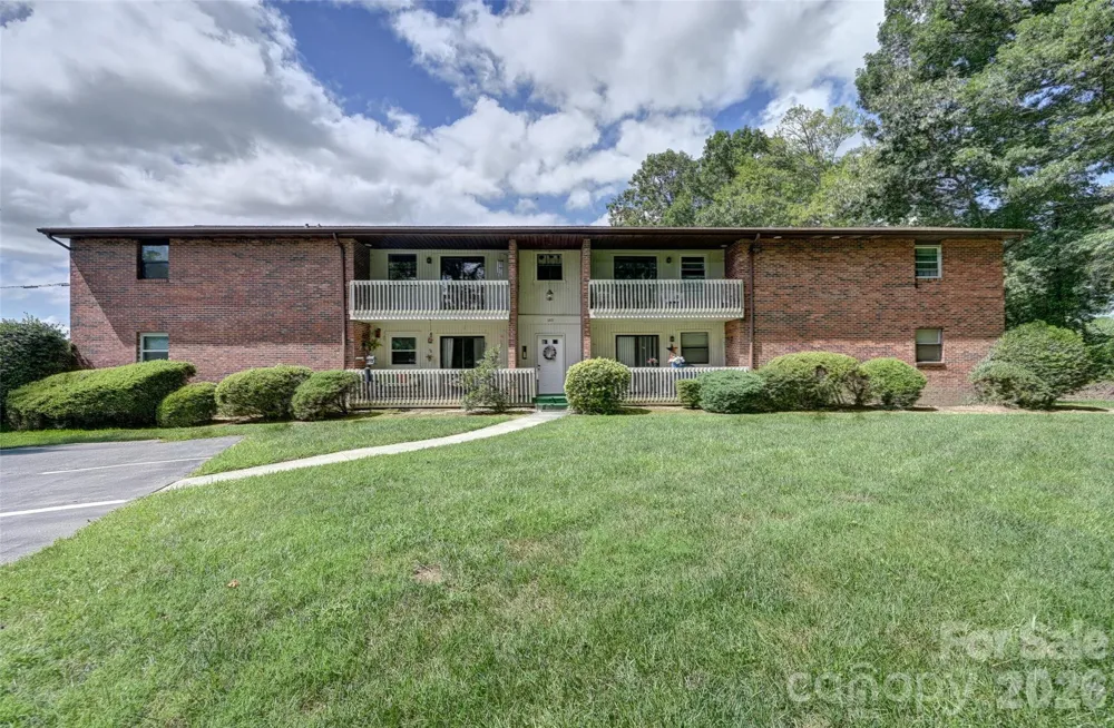 103 Oakwood Place #3 Hendersonville, NC 28792