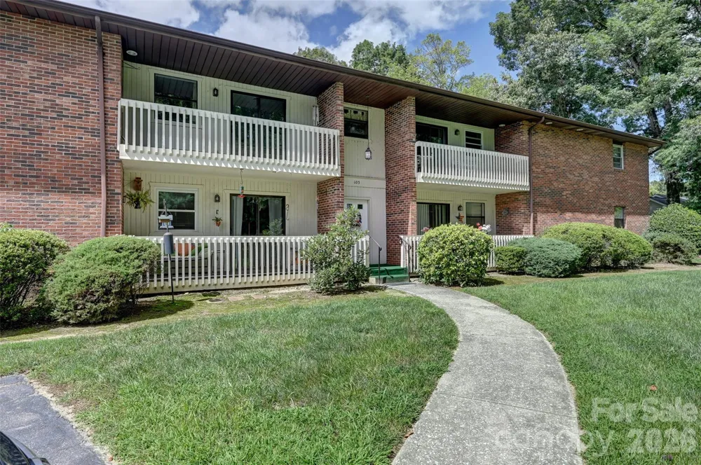 103 Oakwood Place #3 Hendersonville, NC 28792