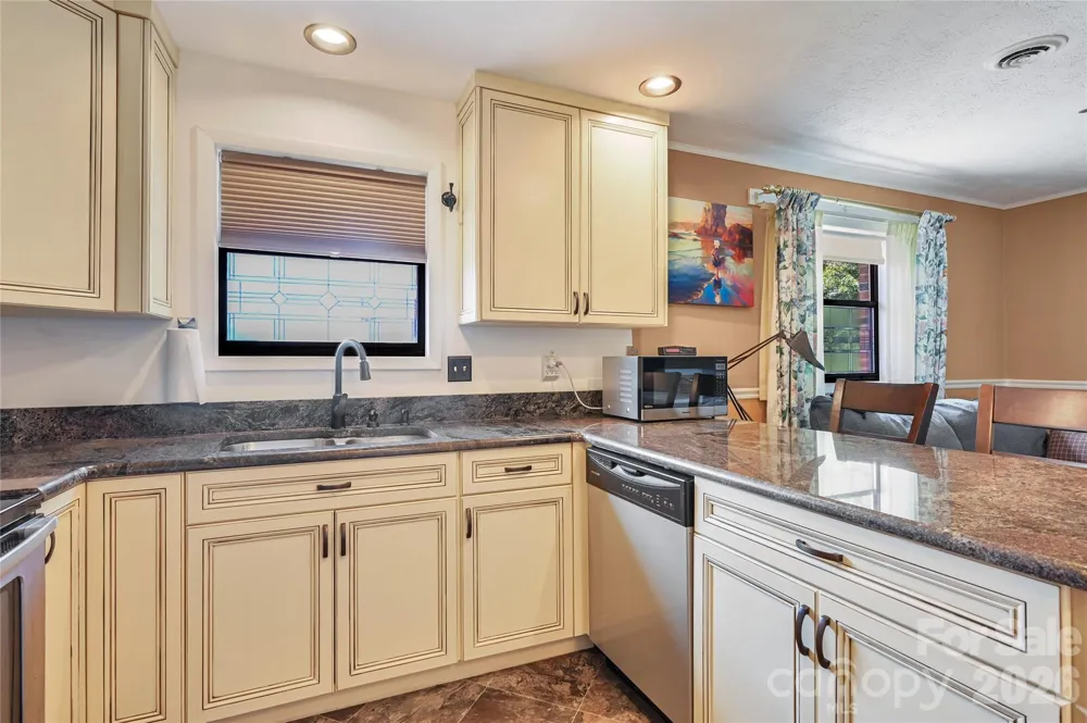 103 Oakwood Place #3 Hendersonville, NC 28792