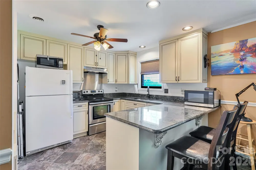 103 Oakwood Place #3 Hendersonville, NC 28792