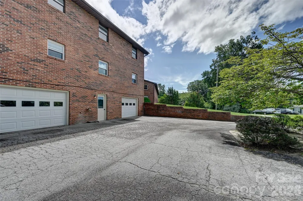 103 Oakwood Place #3 Hendersonville, NC 28792